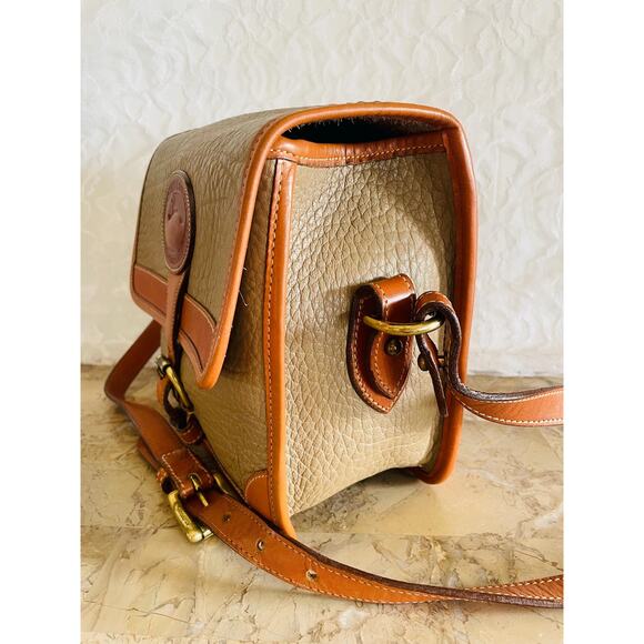 Vtg DOONEY and BOURKE AWL buckle crossbody/shoulder bag square shape and wallet - Picture 4 of 10